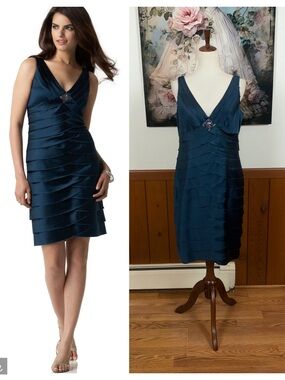 Gorgeous Jones New York Teal Blue Shutter Pleat Dress